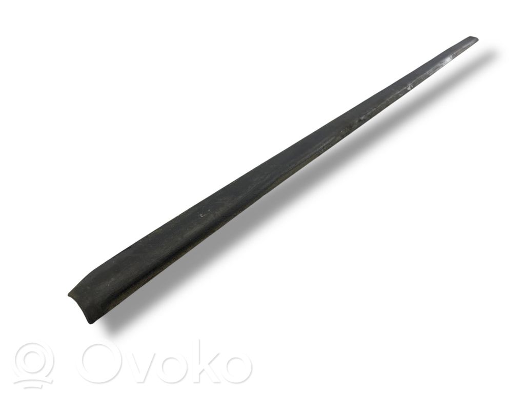 Priekšējā sliekšņa dekoratīvā apdare (ārējā)