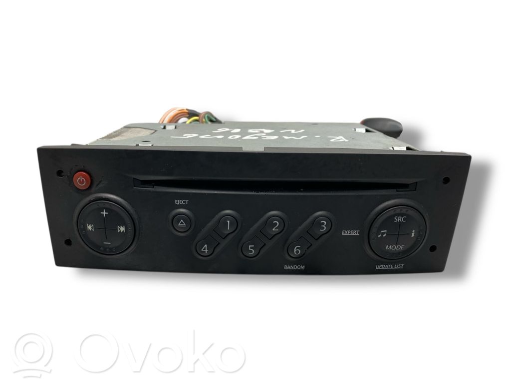 Radio / CD/DVD atskaņotājs / navigācija