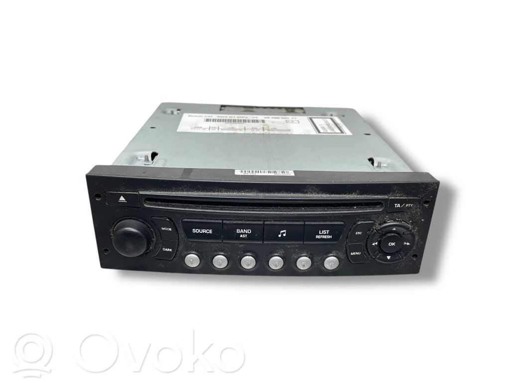 Radio / CD/DVD atskaņotājs / navigācija