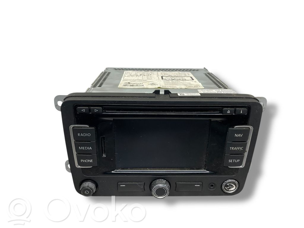 Radio / CD/DVD atskaņotājs / navigācija