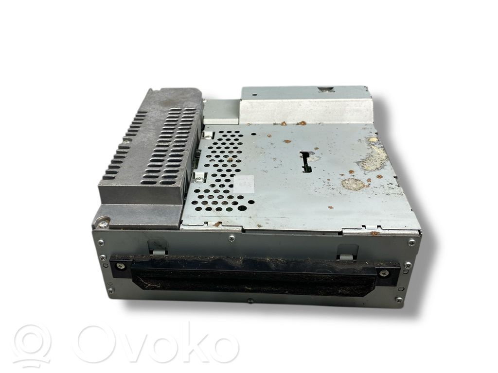 Radio / CD/DVD atskaņotājs / navigācija