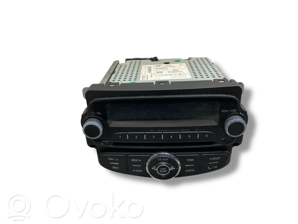 Radio / CD/DVD atskaņotājs / navigācija