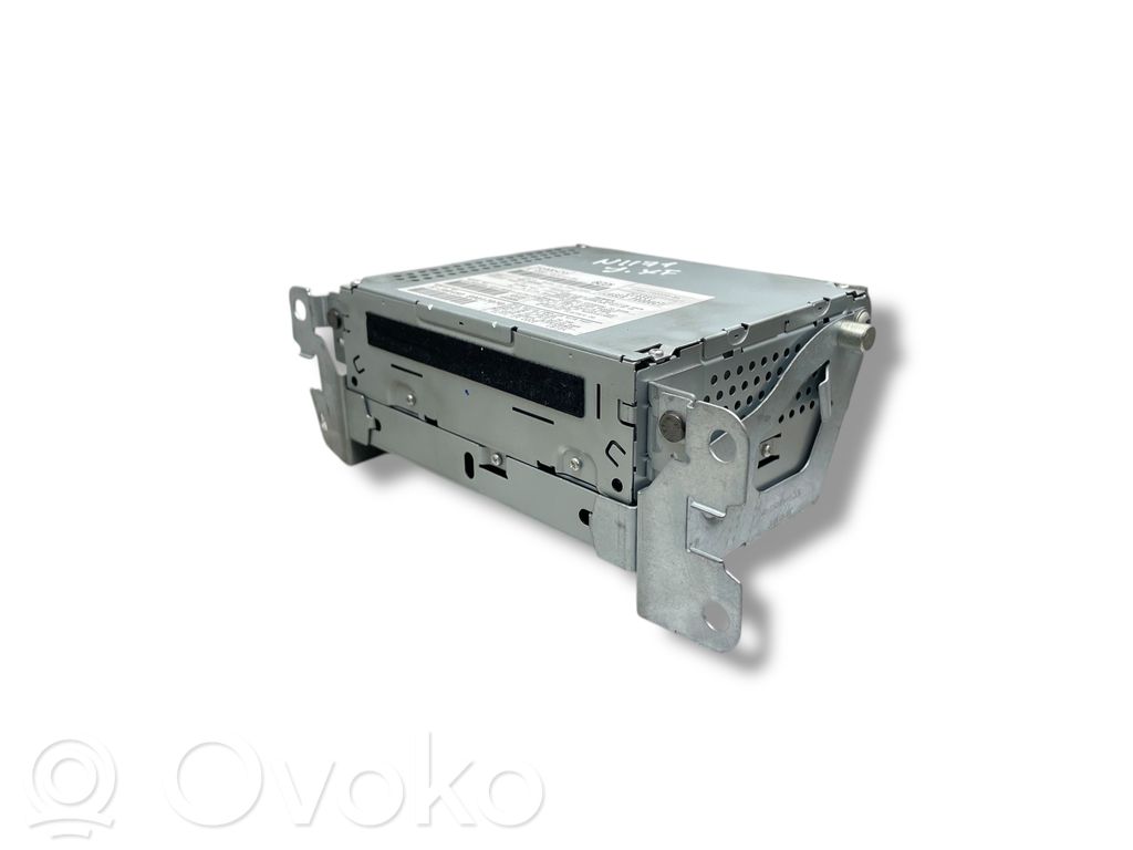 Radio / CD/DVD atskaņotājs / navigācija