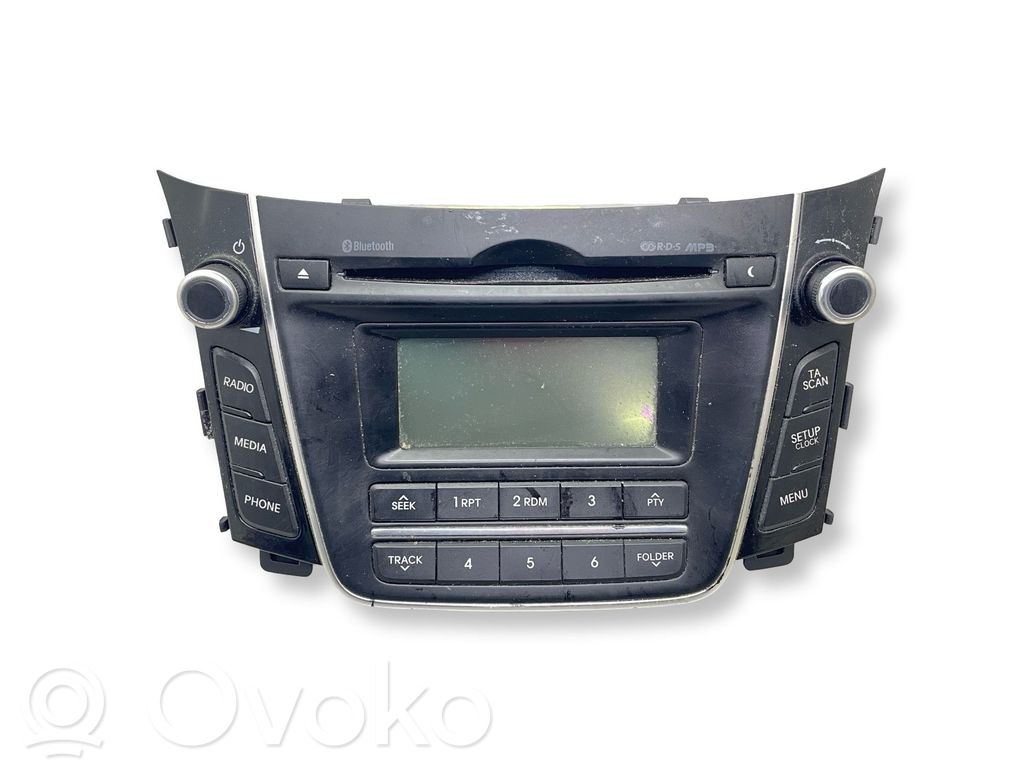 Radio / CD/DVD atskaņotājs / navigācija