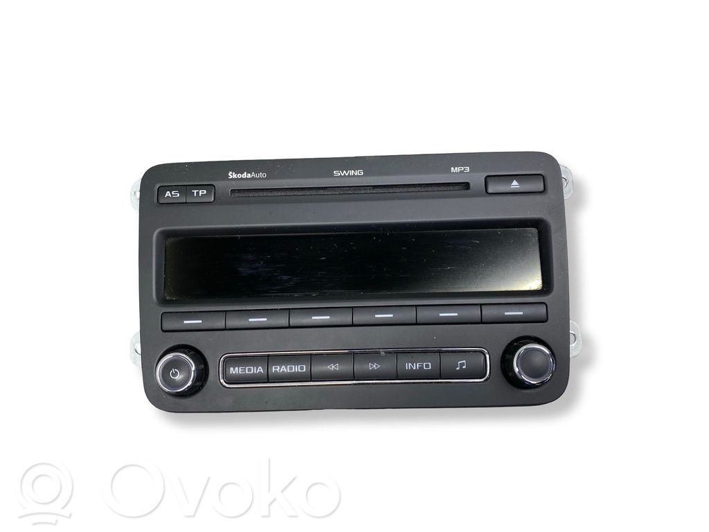 Radio / CD/DVD atskaņotājs / navigācija