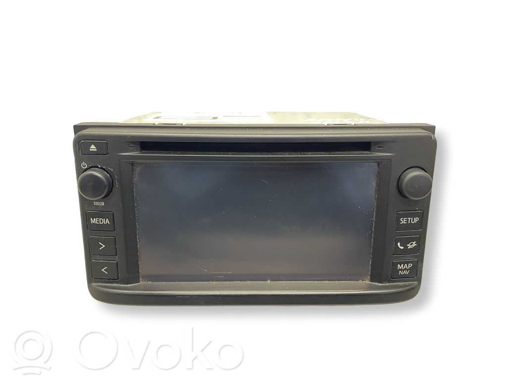 Radio / CD/DVD atskaņotājs / navigācija