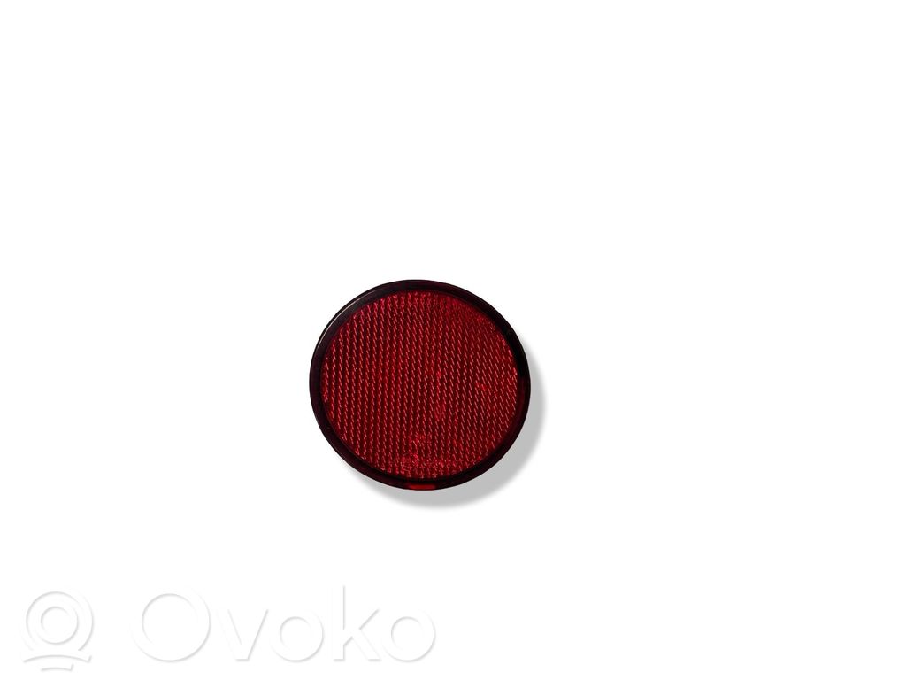 Aizmugurē atstarotājs