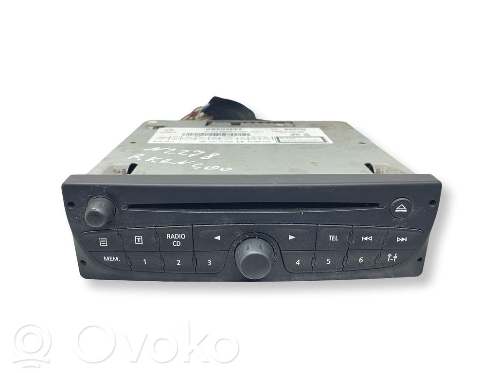 Radio / CD/DVD atskaņotājs / navigācija