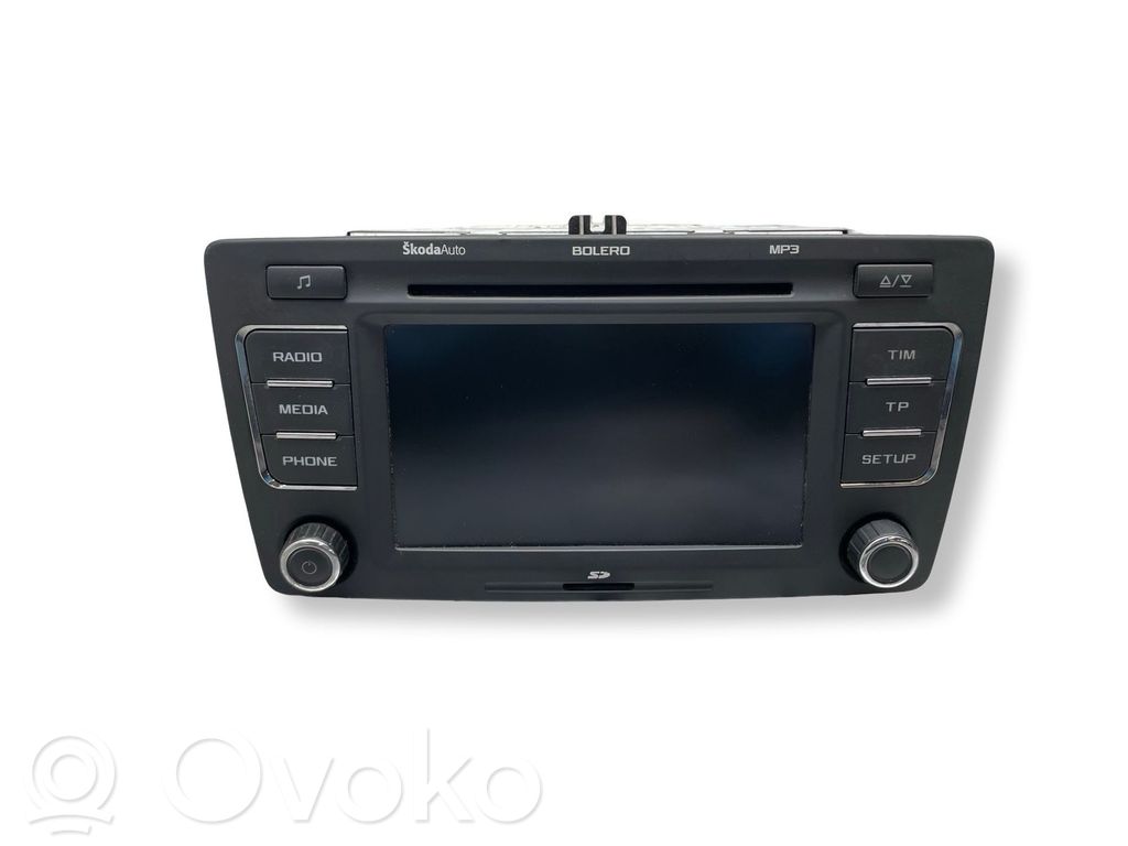 Radio / CD/DVD atskaņotājs / navigācija