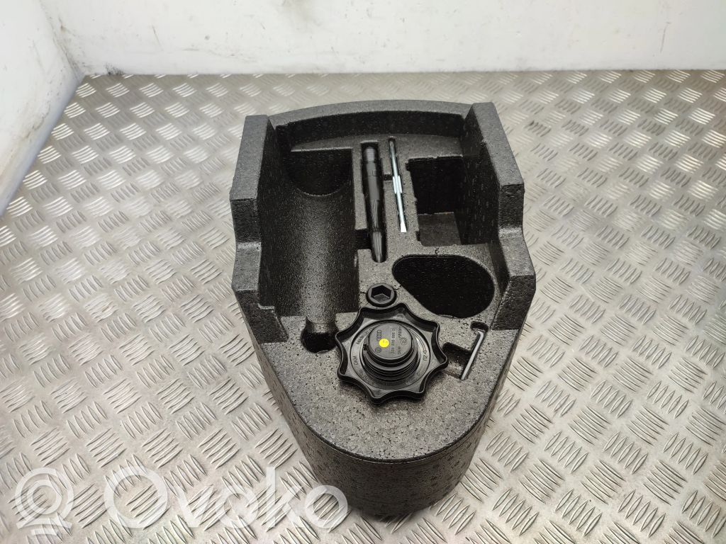 3G9864469 Volkswagen PASSAT B8 Werkzeugkasten, 25.00 € | RRR