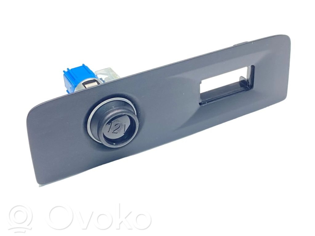 51167950996 BMW X5 G05 12V Steckdose hinten, 9.99 € | RRR
