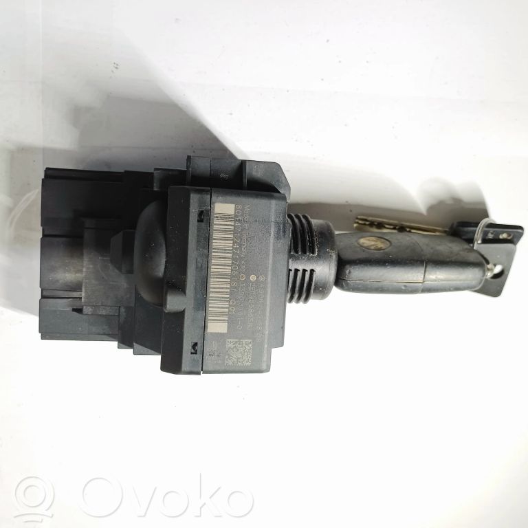 4252502a30d70879977db6b059b059  