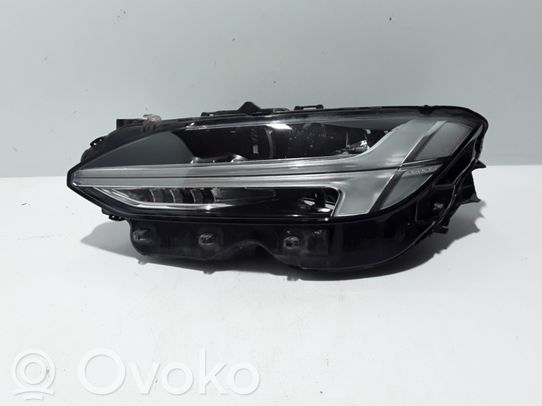 Volvo S90, V90 Priekinis žibintas 