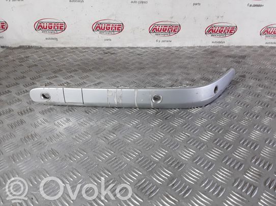 Mercedes-Benz C W203 Modanatura separatore del paraurti anteriore 