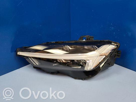Volvo XC60 Priekinis žibintas 