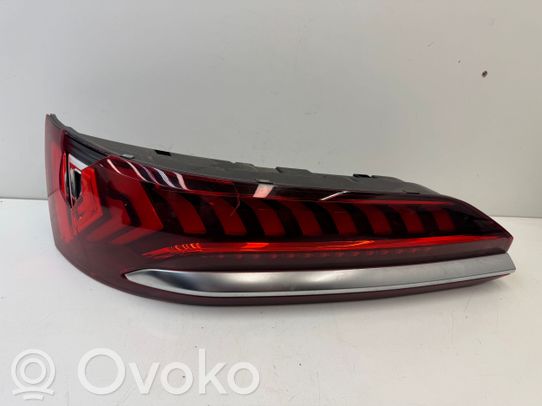 Audi Q7 4M Galinis žibintas dangtyje 