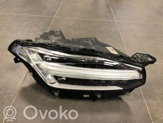 Volvo XC90 Priekinis žibintas 