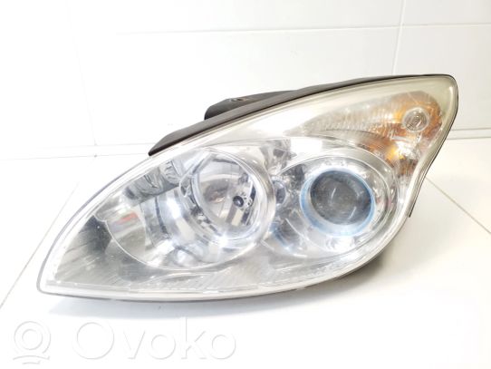 Hyundai i30 Lampa przednia 