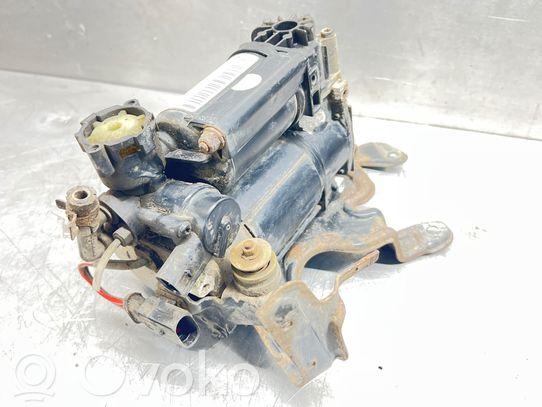 Mercedes-Benz E W211 Supporto del compressore ad aria dello pneumatico 
