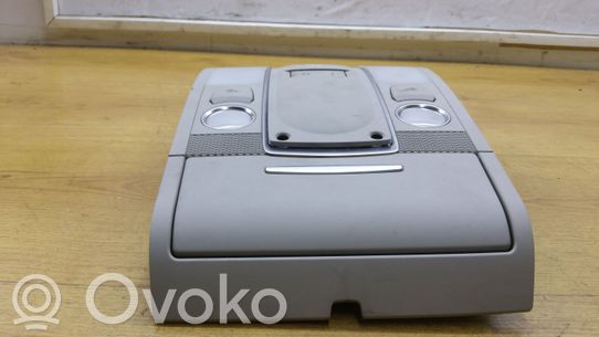 Audi A6 S6 C6 4F Priekinių vietų apšvietimo žibintas 