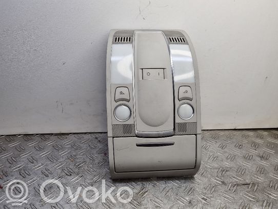Audi A6 S6 C6 4F Priekinių vietų apšvietimo žibintas 