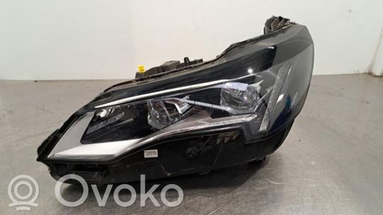 Peugeot 5008 II Priekinis žibintas 