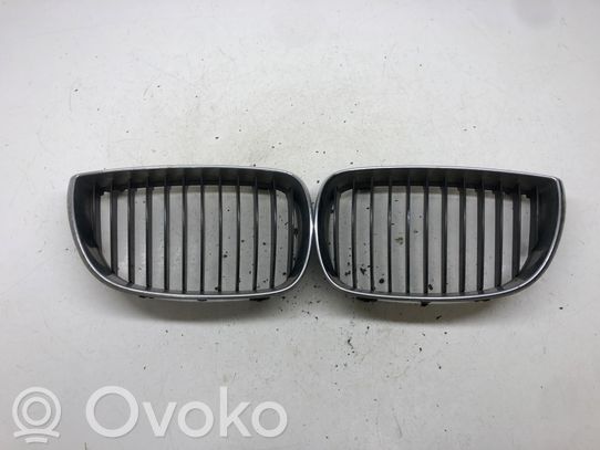 BMW 1 E81 E87 Grotelės priekinės 