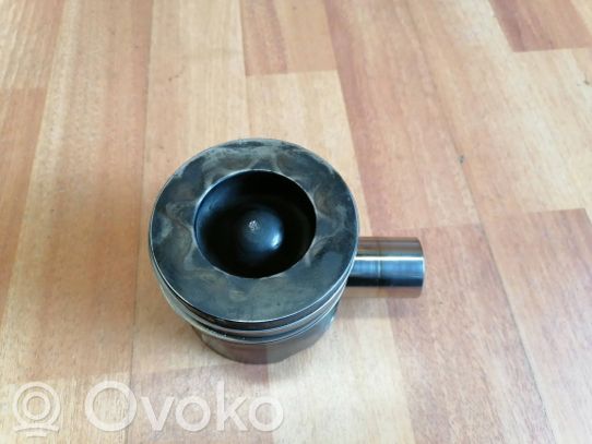 Jaguar XF X250 Piston 