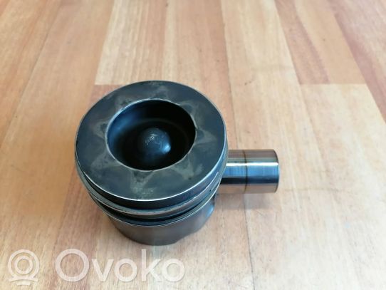 Jaguar XF X250 Piston 
