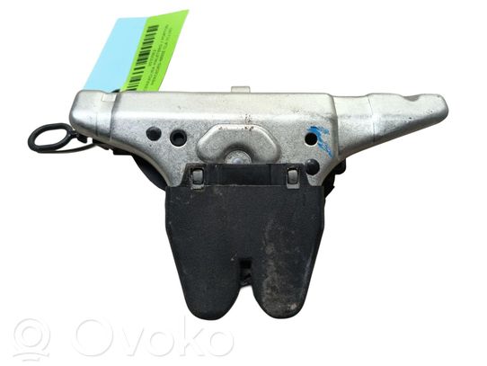 Takaluukun lukon salvan moottori   A2057500600