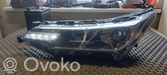 Toyota Corolla E160 E170 Priekinis žibintas 
