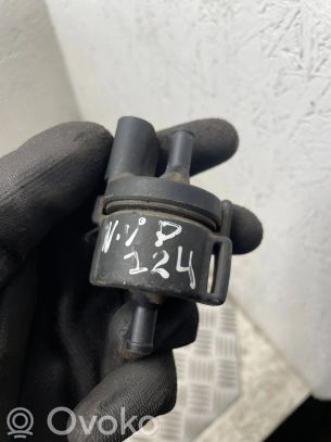 Volkswagen PASSAT B5.5 Valvola di depressione (usato) 