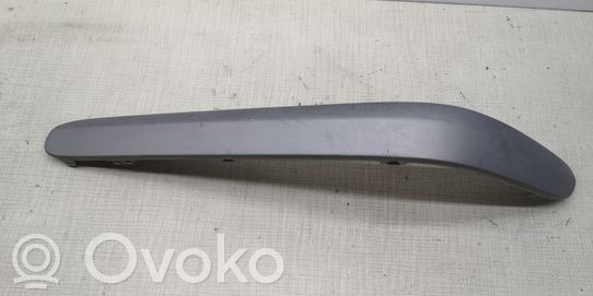 Mercedes-Benz C W203 Modanatura separatore del paraurti anteriore 