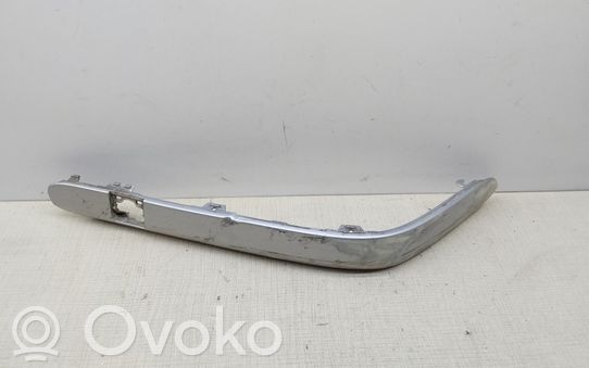 Mercedes-Benz C W203 Modanatura separatore del paraurti anteriore 