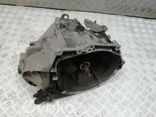 Peugeot 2008 I Mechaninė 6 pavarų dėžė 