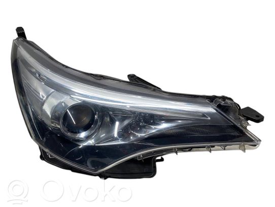 Toyota Avensis T270 Priekinis žibintas 