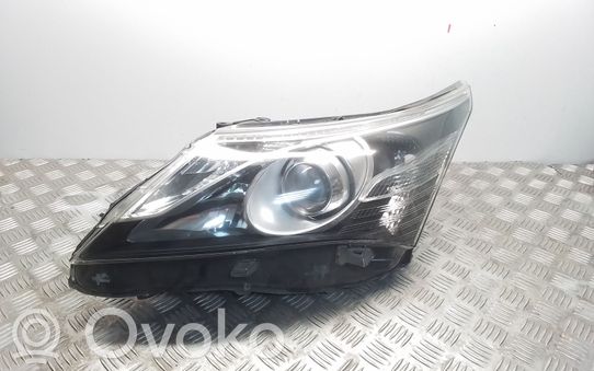 Toyota Avensis T270 Priekinis žibintas 