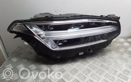 31446688 Volvo XC90 Priekinis žibintas, 1 000,00 € | RRR