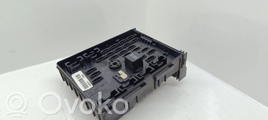 Volkswagen PASSAT B7 Modulo fusibile 