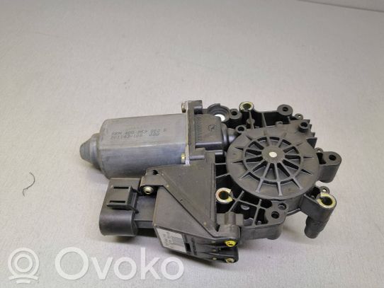 Audi A6 S6 C5 4B Takaoven ikkunan nostomoottori 