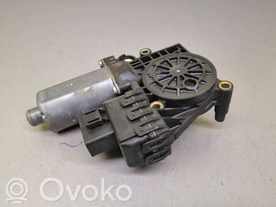 Audi A6 S6 C5 4B Takaoven ikkunan nostomoottori 