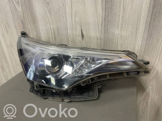 Toyota Avensis T270 Priekinis žibintas 