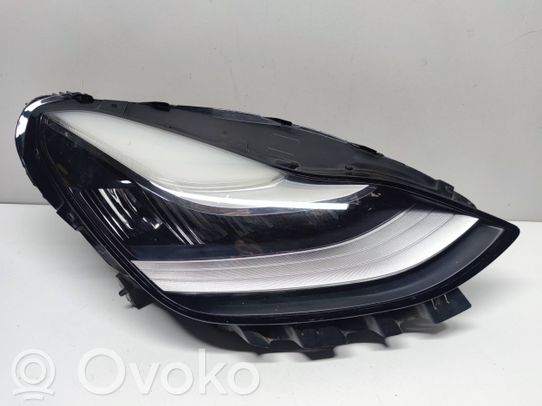 Tesla Model 3 Priekinis žibintas 