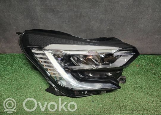 Renault Captur II Priekinis žibintas 
