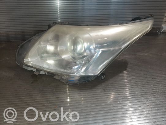 Toyota Avensis T270 Priekinis žibintas 