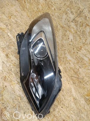 Opel Zafira C Priekinis žibintas 