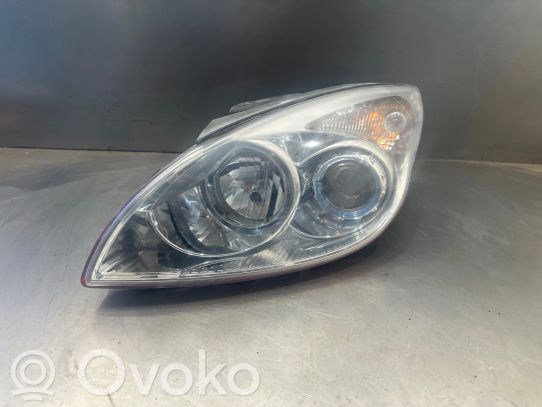 Hyundai i30 Lampa przednia 