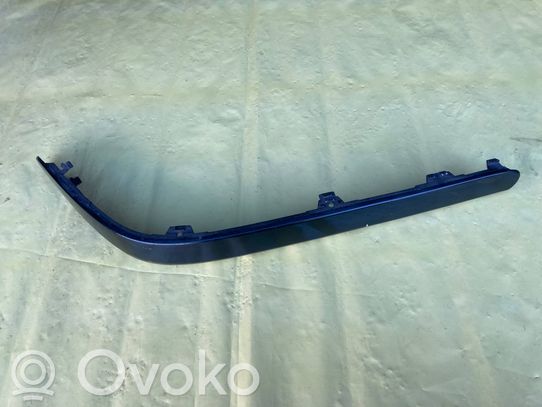 Mercedes-Benz C W203 Modanatura separatore del paraurti anteriore 