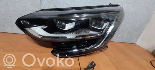 Renault Megane IV Priekinis žibintas 