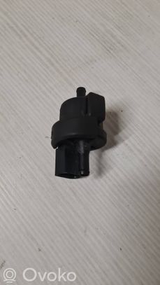 Volkswagen PASSAT B5.5 Valvola di depressione (usato) 